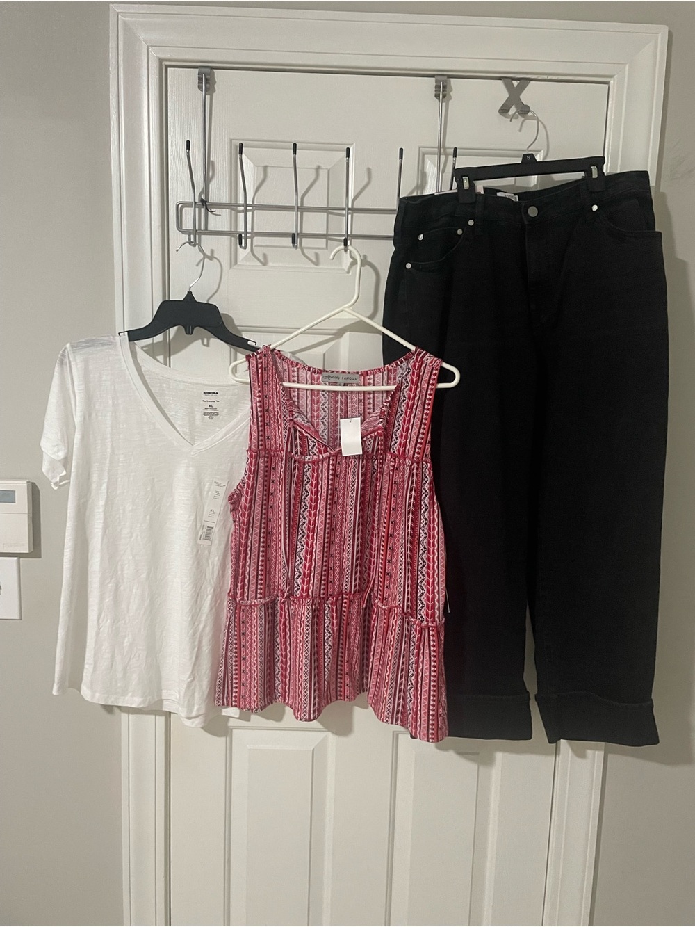Pink Patterned Tiered Tank Top xl hunterMcgrady  new cuffed capri jeans white v